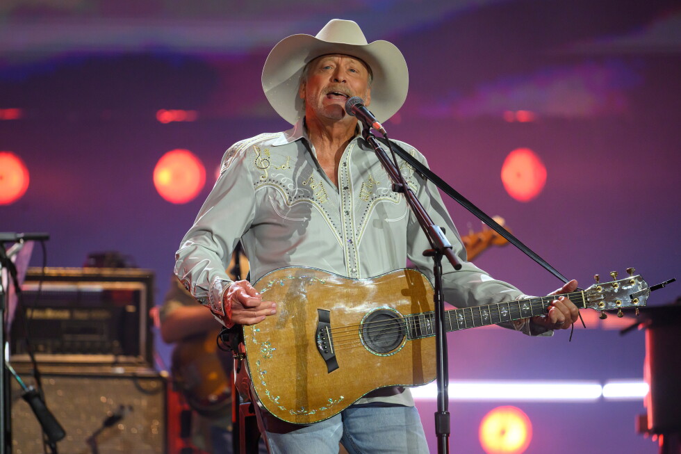 Alan Jackson Concludes Touring Career with Star-Studded Nashville Finale