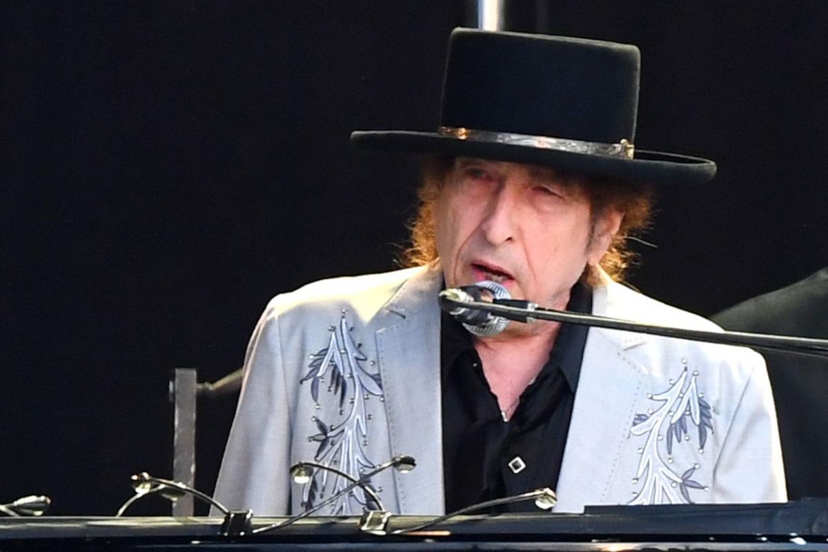 Bob Dylan's Live Band Sees Mid-Tour Guitarist Changes
